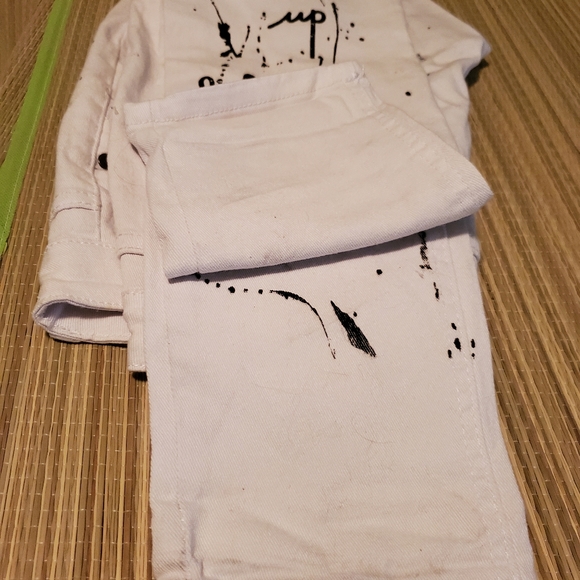 The Style Between Us: Distressed Jeans - Picture 13 of 15